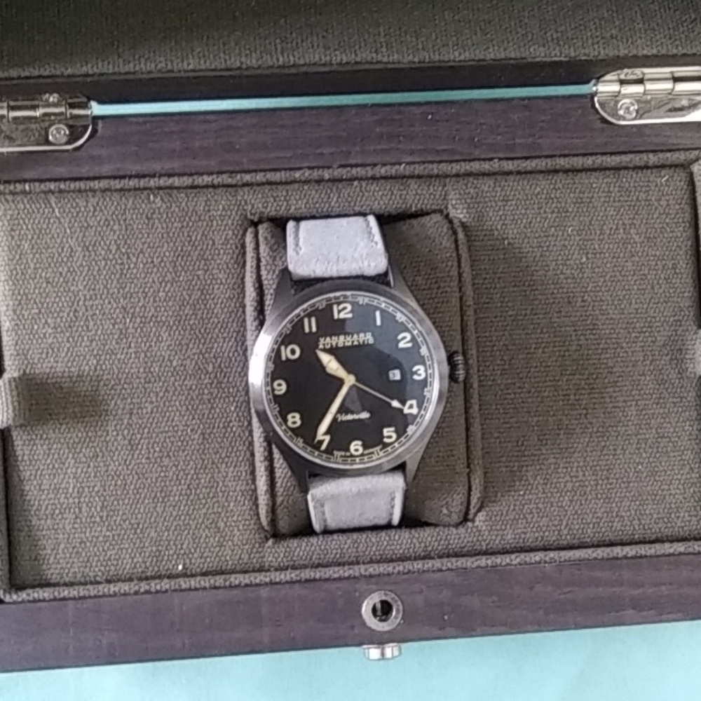 Watch - Picture 2 of 3